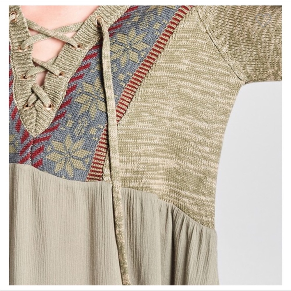 Sassy😍green lace-up top w/embroidery detail -🙏Donated to Catholic Charities🙏 - Picture 8 of 8